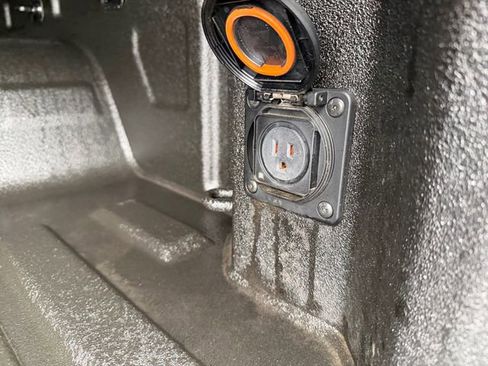 Used 2019 Chevrolet Silverado 1500 High Country image 40