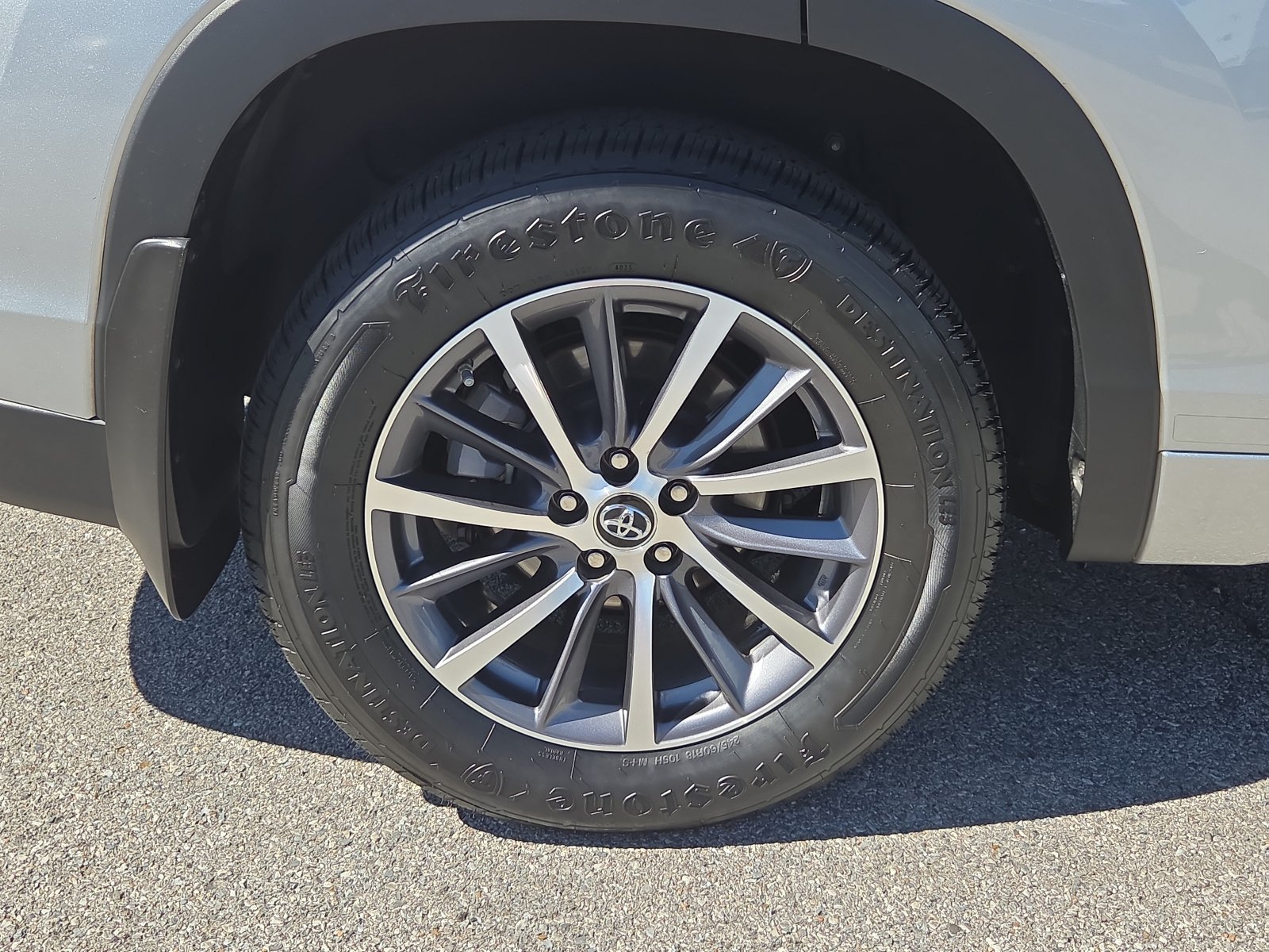Used 2018 Toyota Highlander XLE FWD image 7