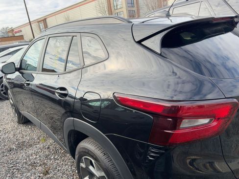 Used 2025 Chevrolet Trax LT w/ LT Convenience Package image 5