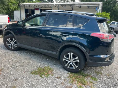 Used 2018 Toyota RAV4 LE FWD image 6