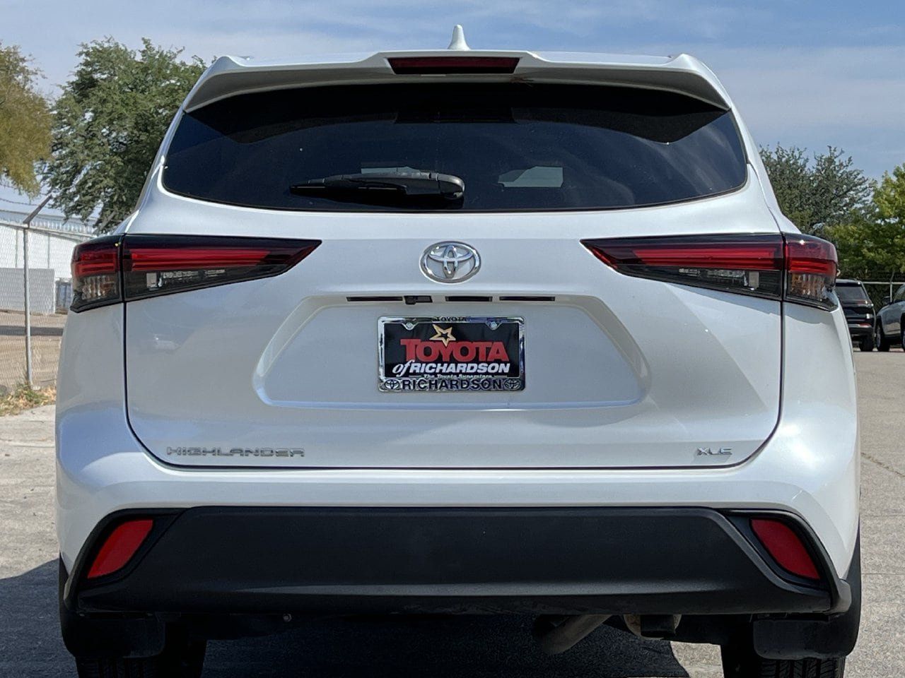 Used 2024 Toyota Highlander XLE FWD image 5