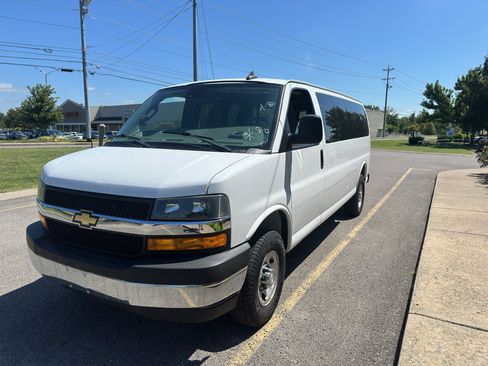 Used 2020 Chevrolet Express 3500 LT w/ LT Preferred Equipment Group RWD image 8