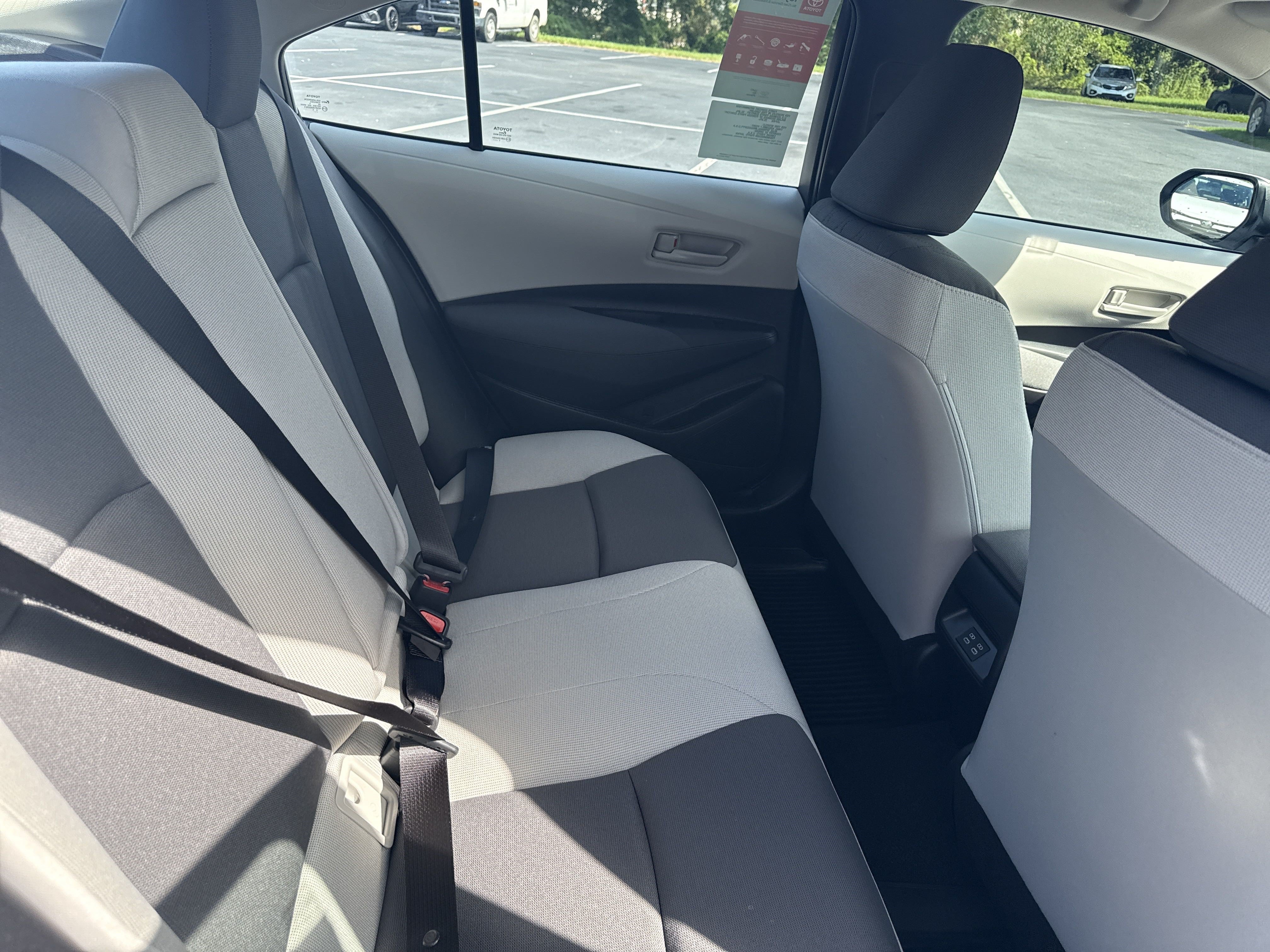 Used 2025 Toyota Corolla LE FWD image 29