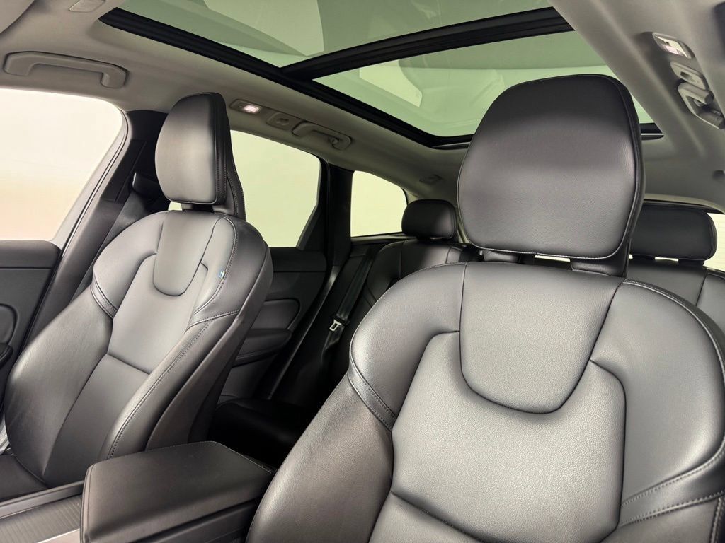 Certified 2024 Volvo XC60 B5 Core w/ Climate Package AWD/4WD image 18