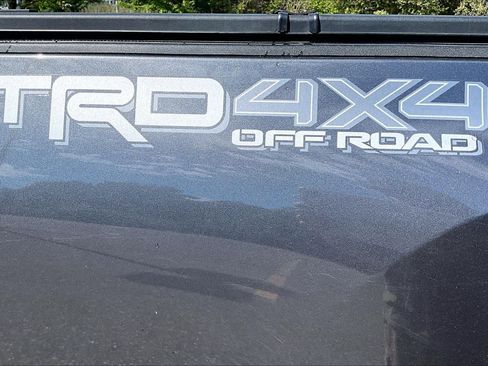 Used 2016 Toyota Tacoma TRD Off-Road w/ Premium & Technology Package AWD/4WD image 10