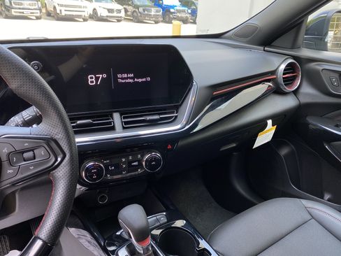 Used 2026 Chevrolet Trax RS FWD image 24