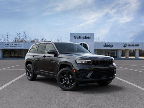 New 2025 Jeep Grand Cherokee Altitude w/ Trailer Tow Package image 31
