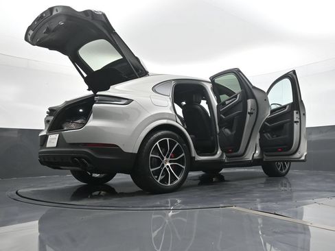 Certified 2025 Porsche Cayenne S AWD/4WD image 27