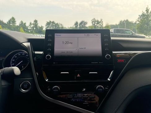 Used 2022 Toyota Camry XLE image 14