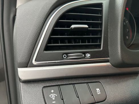 Used 2018 Hyundai Elantra SE w/ SE Connectivity Package 04 image 16