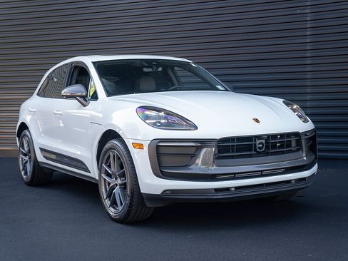 Certified 2026 Porsche Macan Turbo AWD/4WD image 28