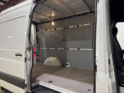 Used 2025 Mercedes-Benz Sprinter 2500 image 29