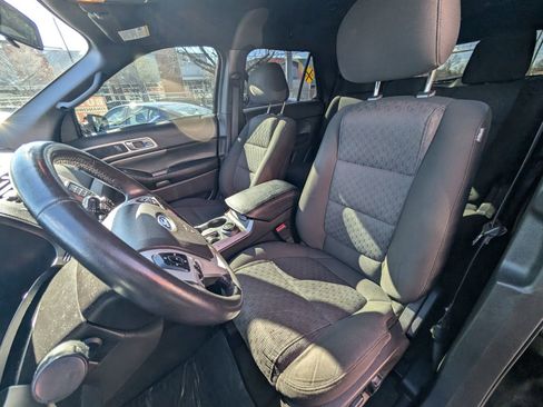 Used 2015 Ford Explorer XLT image 16