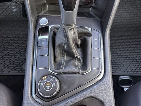 Used 2024 Volkswagen Tiguan SE image 21