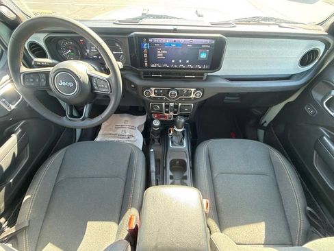 Used 2024 Jeep Wrangler Unlimited AWD/4WD image 29