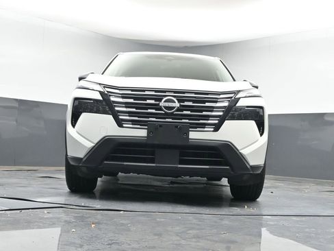 Used 2024 Nissan Rogue S image 32