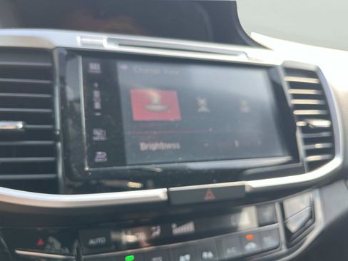 Used 2016 Honda Accord EX image 31
