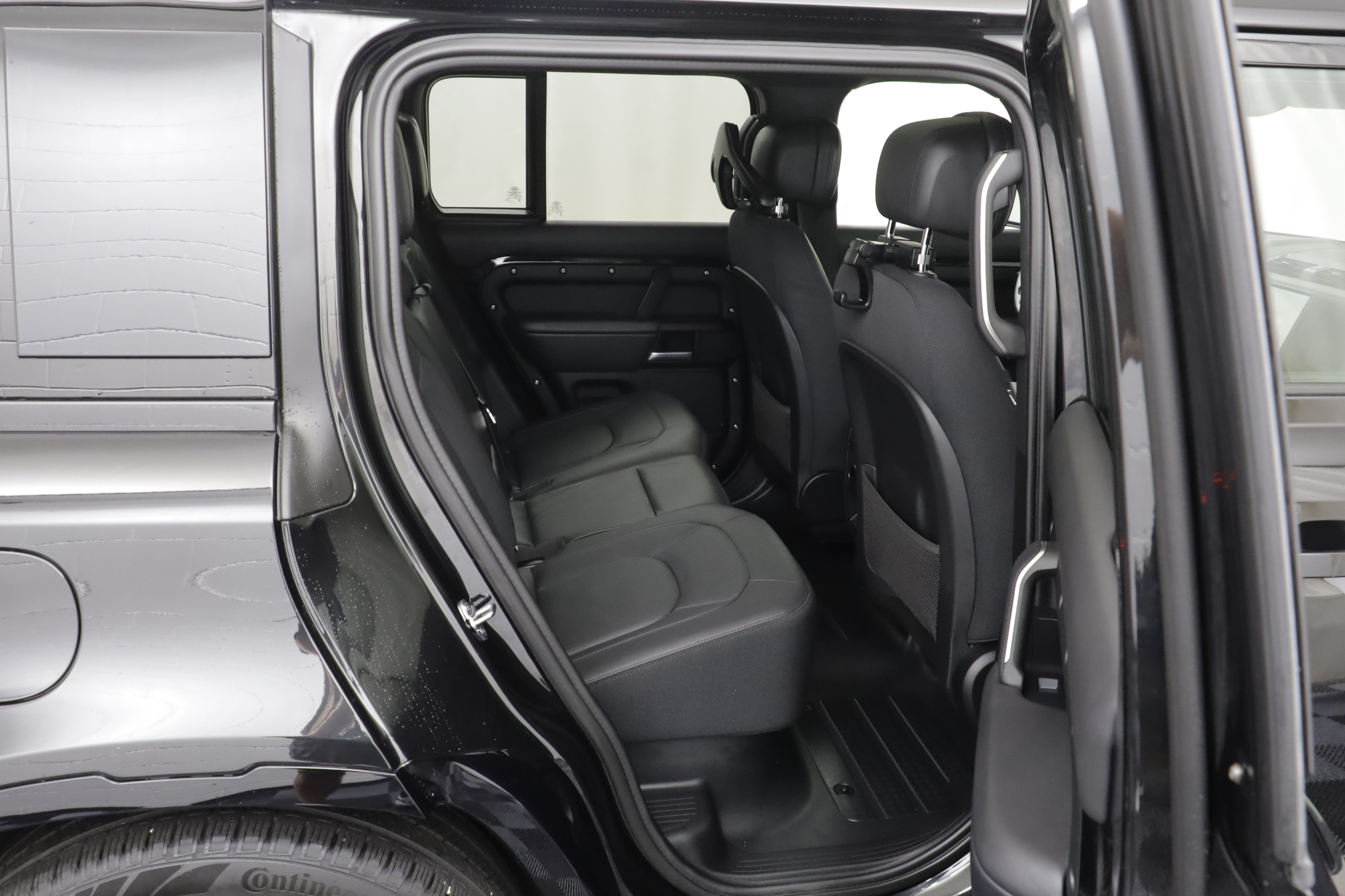 Certified 2026 Land Rover Defender 110 V8 AWD/4WD image 23