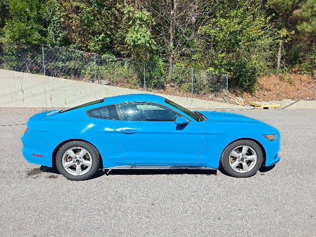 Used 2017 Ford Mustang Coupe RWD image 2
