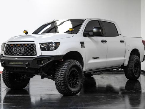 Used 2010 Toyota Tundra 4x4 CrewMax image 6