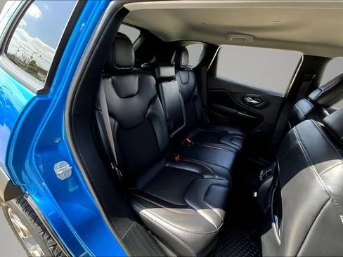 Used 2020 Jeep Cherokee Trailhawk w/ Cold Weather Group AWD/4WD image 25