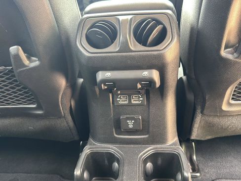 Used 2025 Jeep Wrangler Unlimited Rubicon AWD/4WD image 23