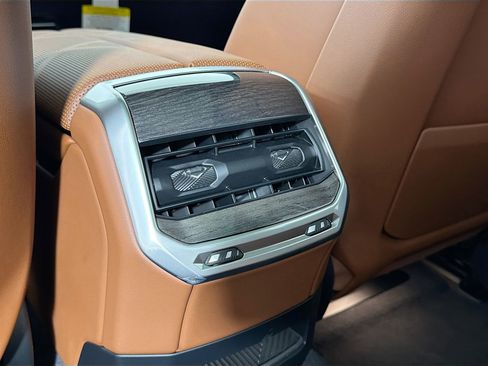 New 2026 BMW 750e xDrive w/ Executive Package image 25