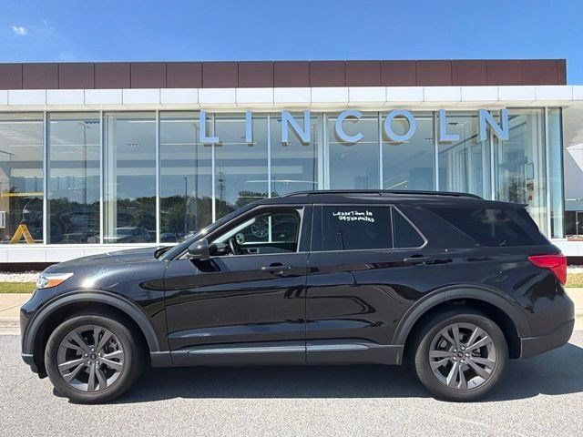 Used 2023 Ford Explorer XLT w/ Equipment Group 202A RWD image 2