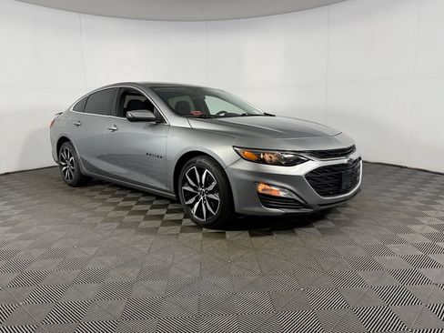 Used 2025 Chevrolet Malibu RS FWD image 2