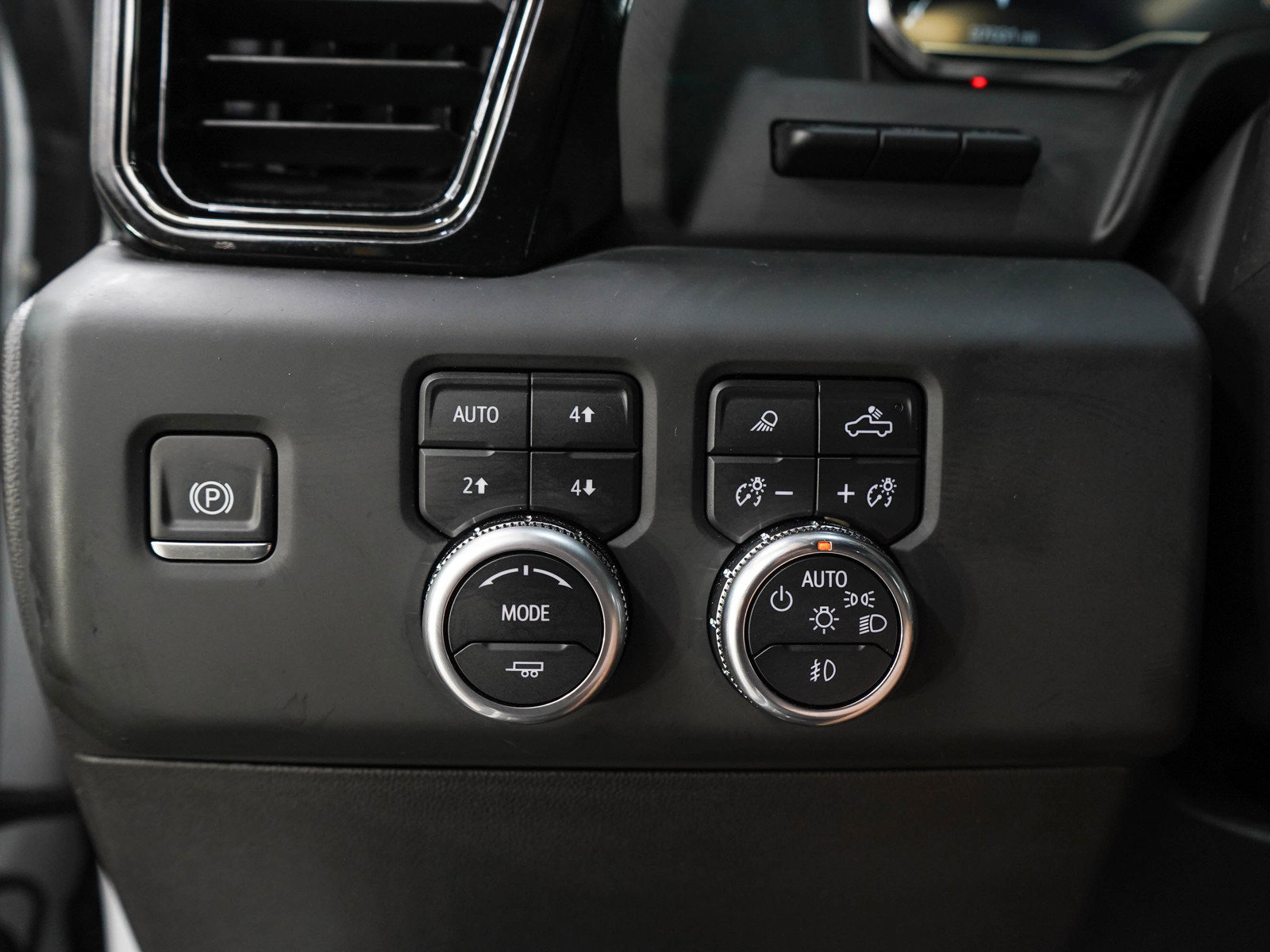 Used 2024 GMC Sierra 1500 AT4 w/ Technology Package AWD/4WD image 27