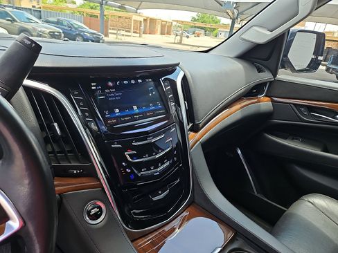 Used 2020 Cadillac Escalade ESV Luxury AWD/4WD image 15