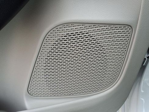 Used 2024 Chrysler Pacifica Touring-L image 20