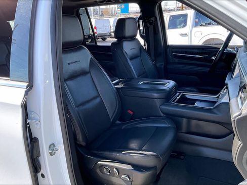 Used 2024 GMC Yukon XL Denali image 8