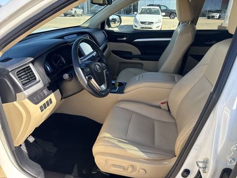 Used 2014 Toyota Highlander XLE image 7