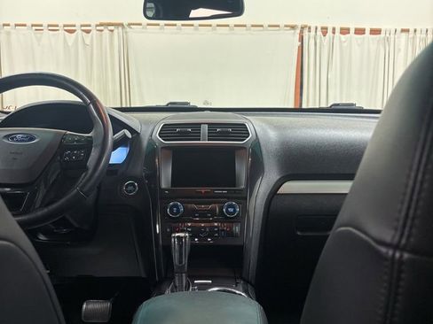 Used 2016 Ford Explorer XLT w/ Equipment Group 202A FWD image 18