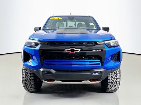Used 2024 Chevrolet Colorado ZR2 AWD/4WD image 2