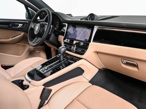 Certified 2026 Porsche Macan image 20