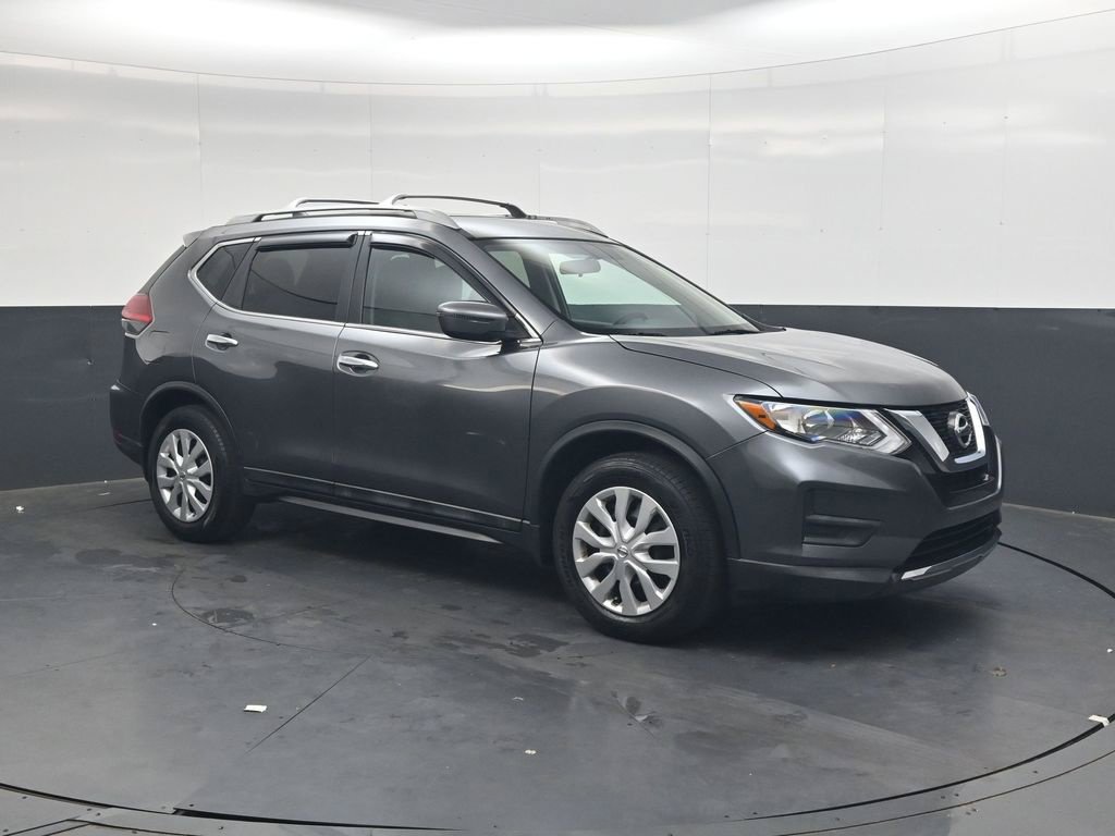 Used 2017 Nissan Rogue S w/ S Appearance Package FWD image 2