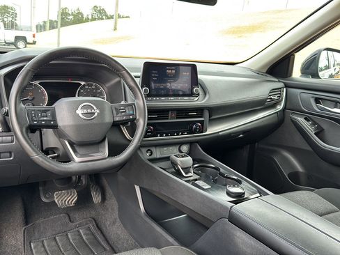 Used 2025 Nissan Rogue SV image 16