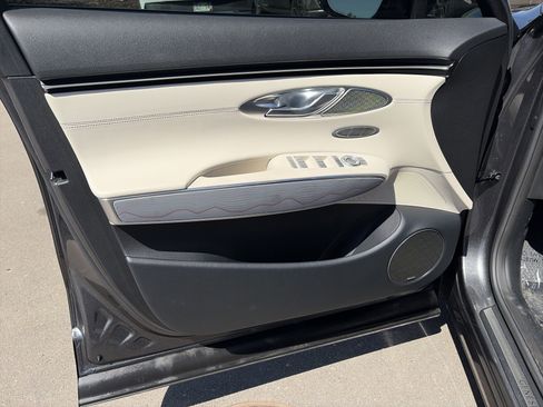 Used 2023 Genesis GV70 2.5T w/ Advanced Package image 9