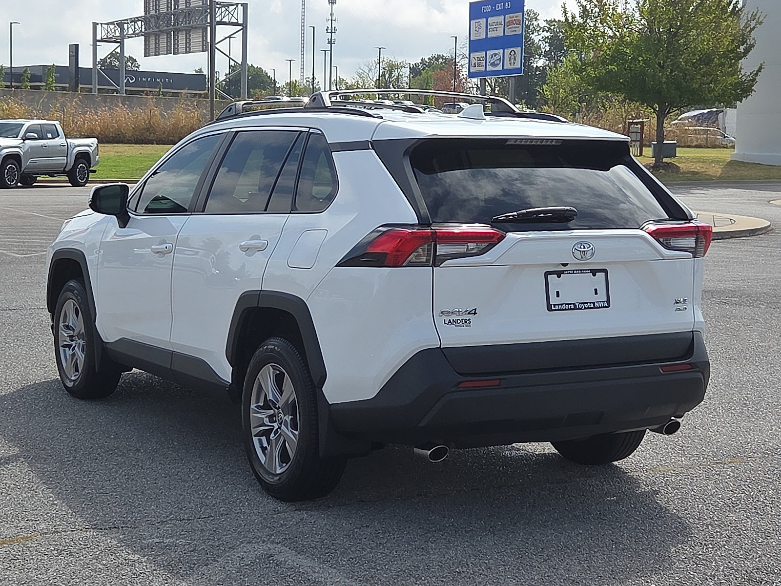 Used 2023 Toyota RAV4 XLE AWD/4WD image 4