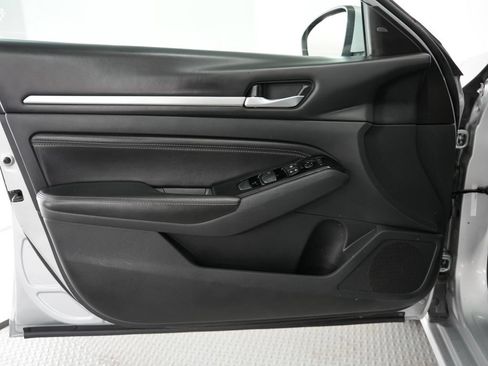 Used 2021 Nissan Altima 2.5 SV FWD image 38