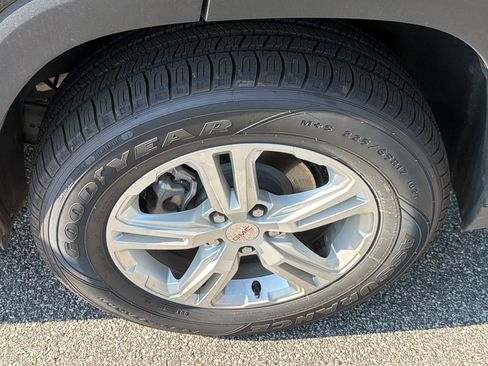 Used 2024 GMC Terrain SLE AWD/4WD image 12