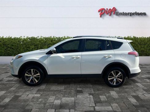 Used 2017 Toyota RAV4 XLE FWD image 3