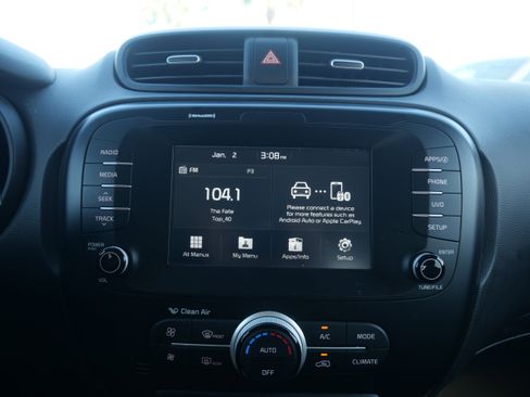 Used 2019 Kia Soul + image 13