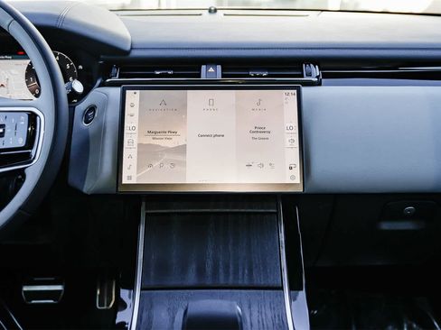 New 2026 Land Rover Range Rover Velar Dynamic SE image 13