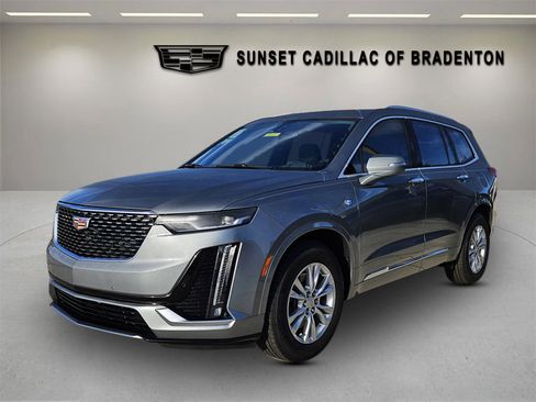 New 2025 Cadillac XT6 Luxury image 3