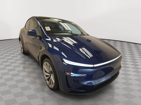 Used 2026 Tesla Model Y 2WD image 17