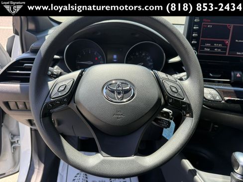 Used 2019 Toyota C-HR LE FWD image 19