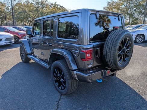 Used 2021 Jeep Wrangler Unlimited Sahara image 6